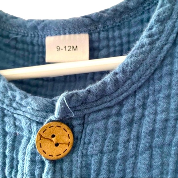 Blue Muslin Cloth‎ outfit, wooden buttons, snap legs, EUC, 9-12 month - Picture 3 of 6